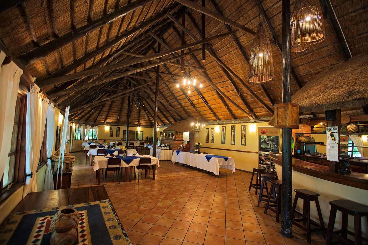 Island Safari Lodge Maun Bagian luar foto