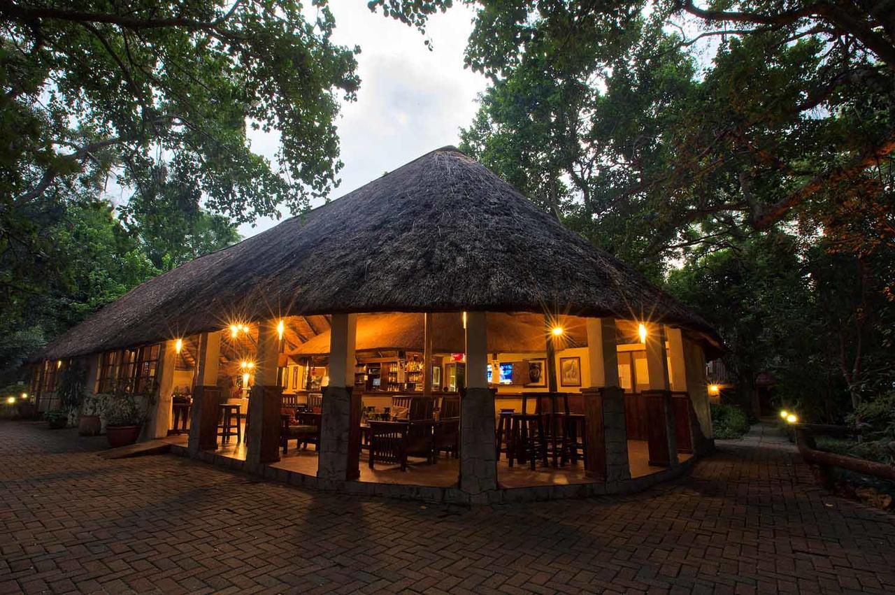 Island Safari Lodge Maun Bagian luar foto