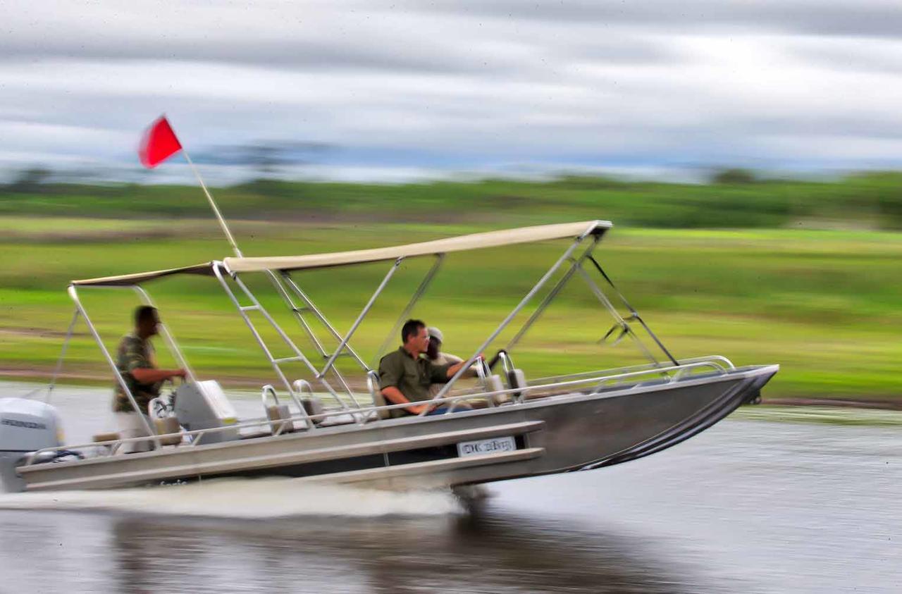 Island Safari Lodge Maun Bagian luar foto