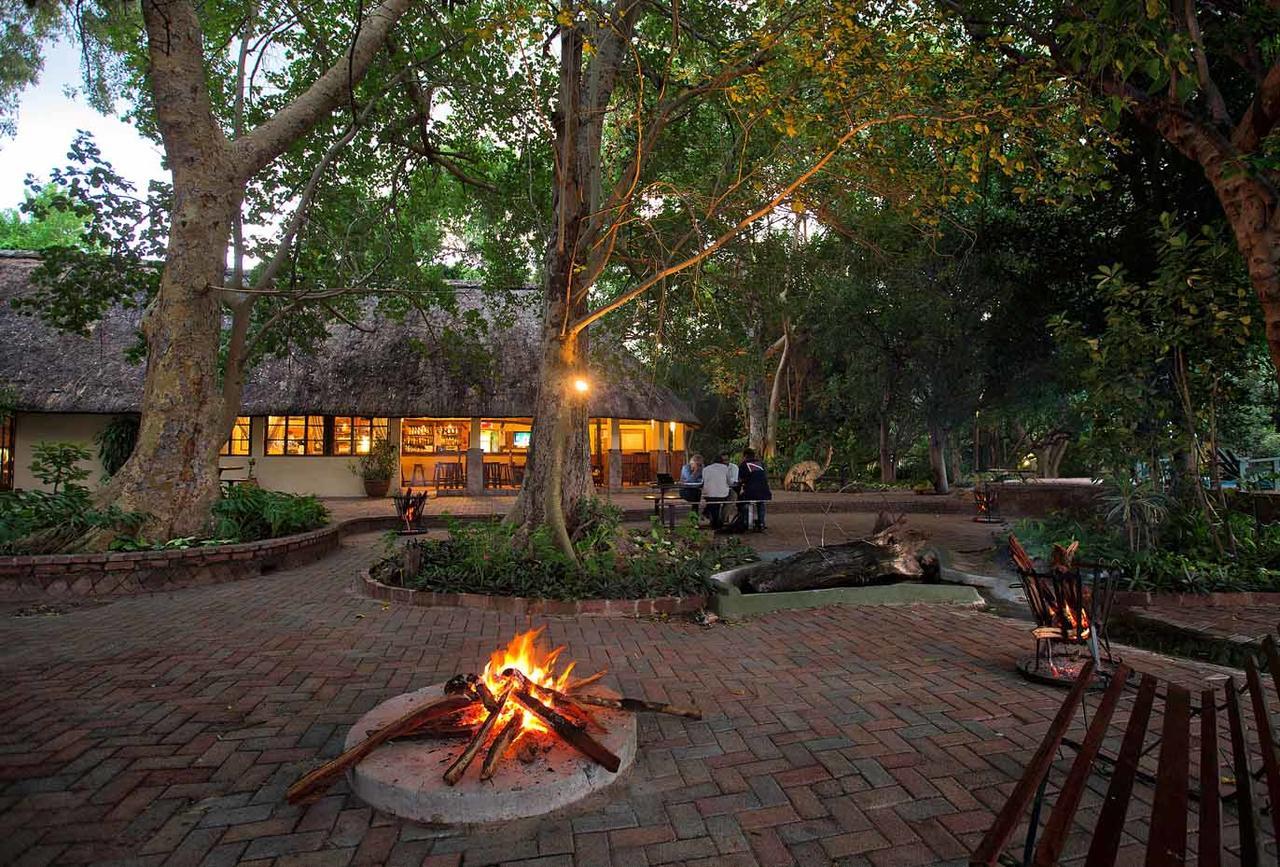 Island Safari Lodge Maun Bagian luar foto