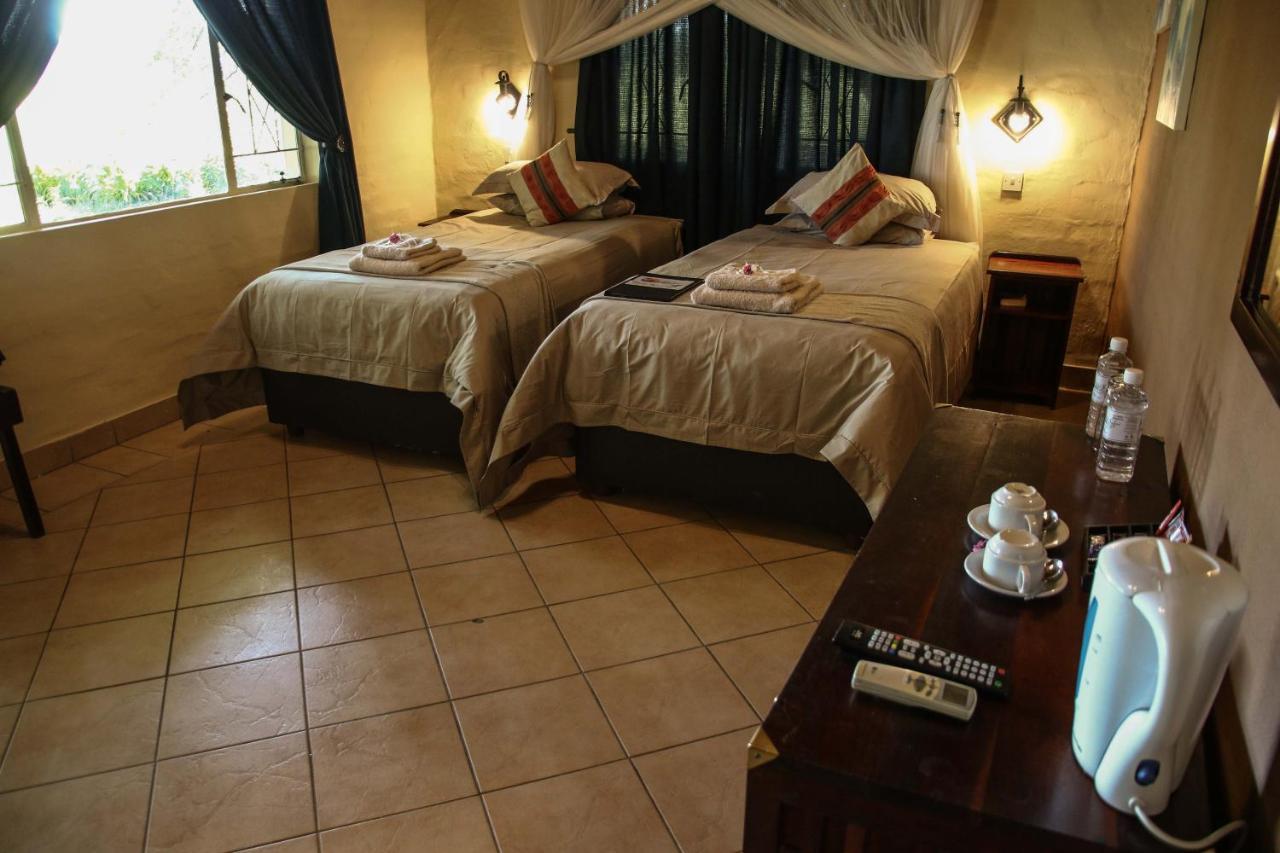 Island Safari Lodge Maun Bagian luar foto