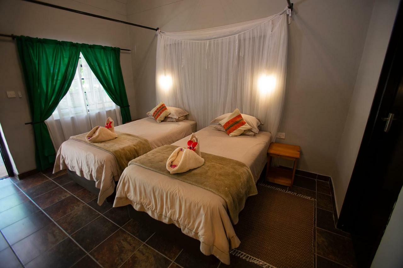 Island Safari Lodge Maun Bagian luar foto