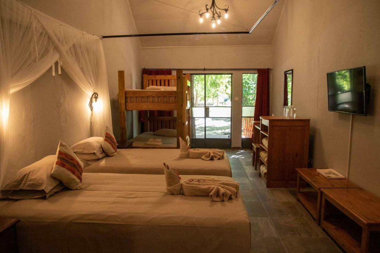 Island Safari Lodge Maun Bagian luar foto