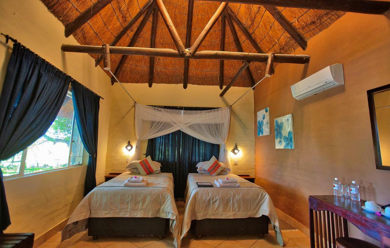 Island Safari Lodge Maun Bagian luar foto