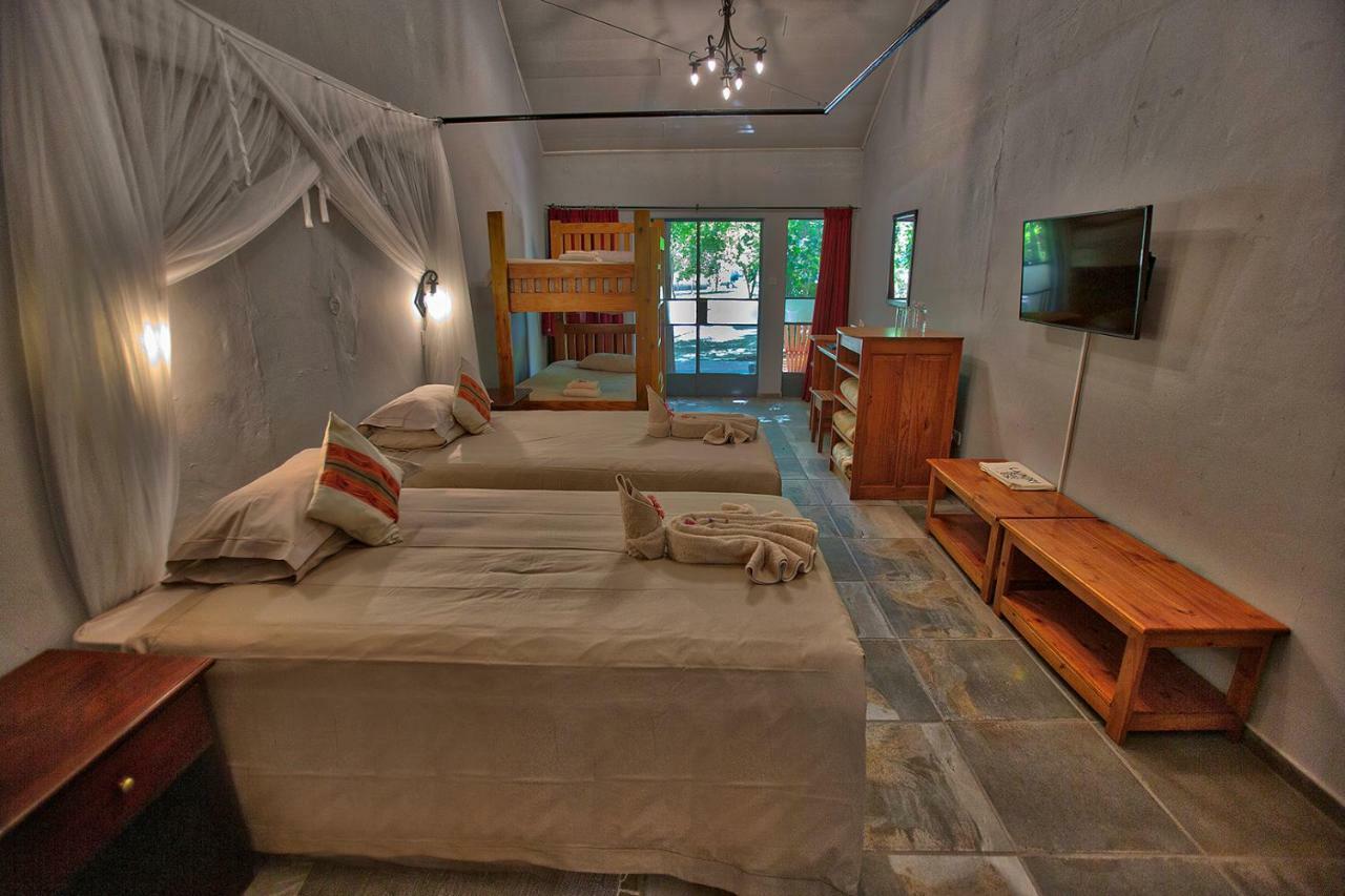 Island Safari Lodge Maun Bagian luar foto