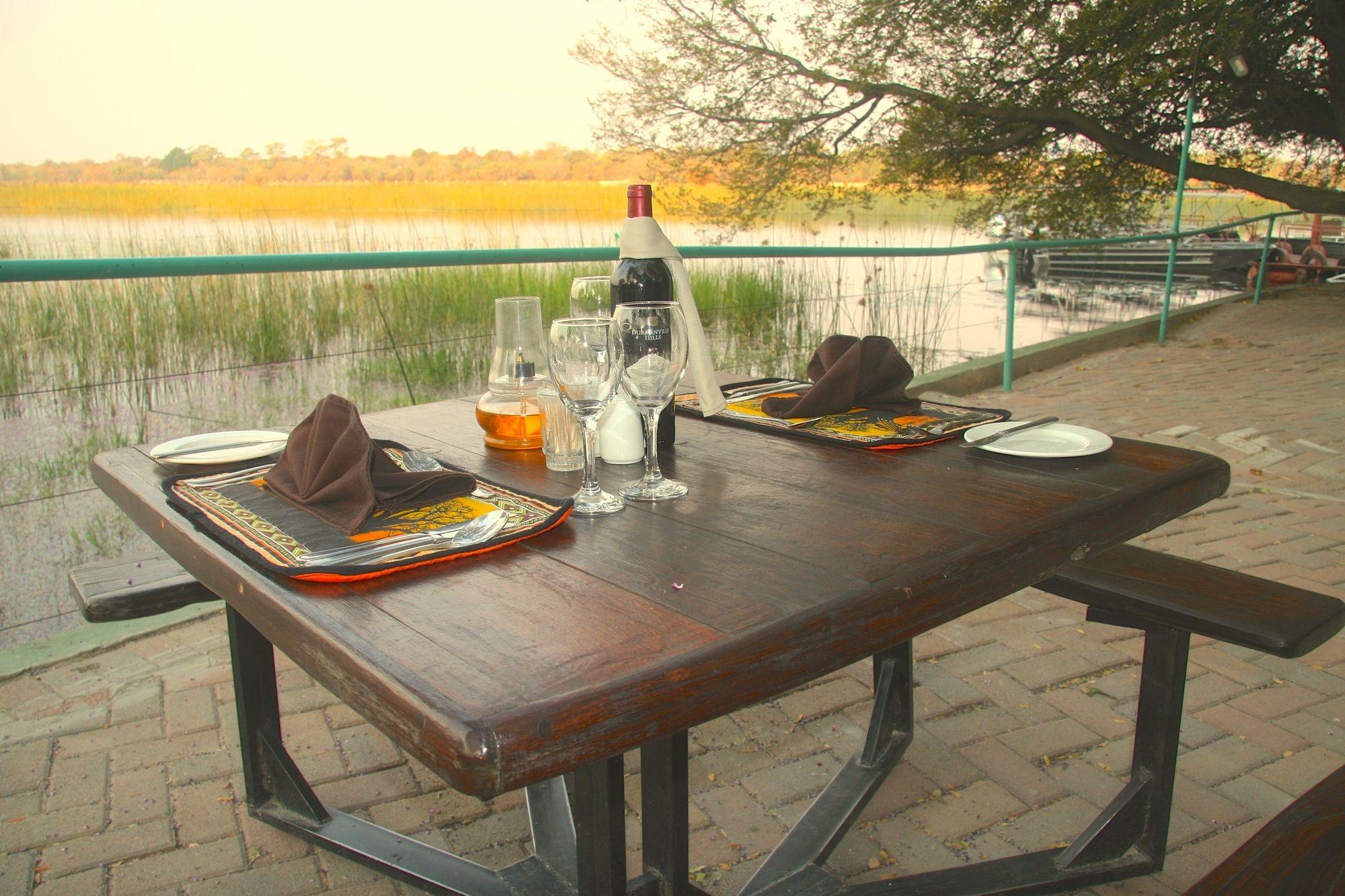 Island Safari Lodge Maun Bagian luar foto